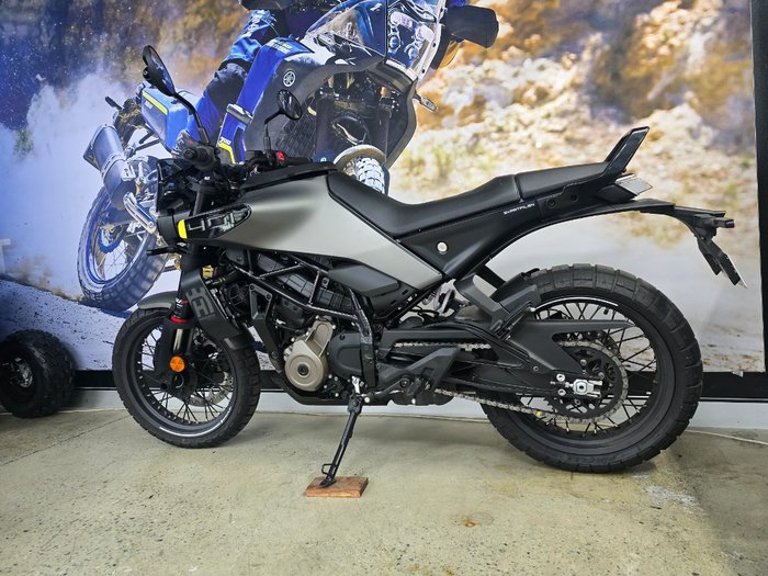 2025 HUSQVARNA SVARTPILEN 401 Grey