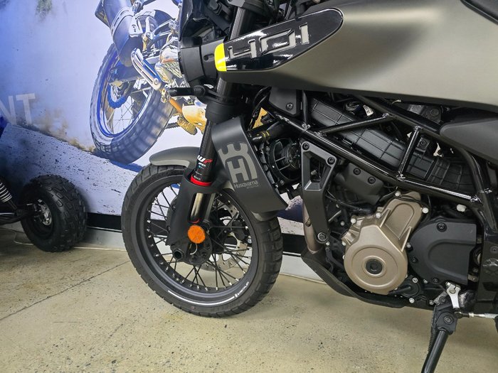 2025 HUSQVARNA SVARTPILEN 401 Grey