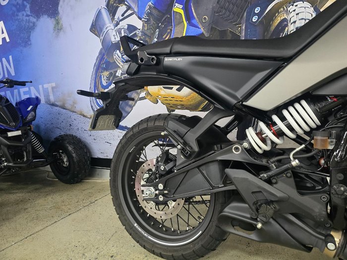 2025 HUSQVARNA SVARTPILEN 401 Grey
