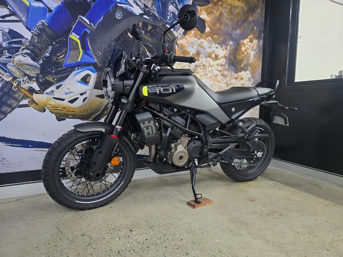 2025 HUSQVARNA SVARTPILEN 401 Grey