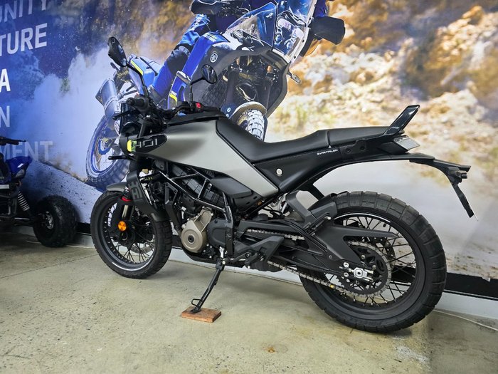 2025 HUSQVARNA SVARTPILEN 401 Grey