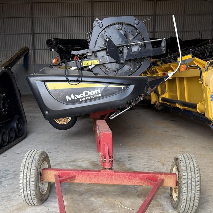 2017 MacDon D65