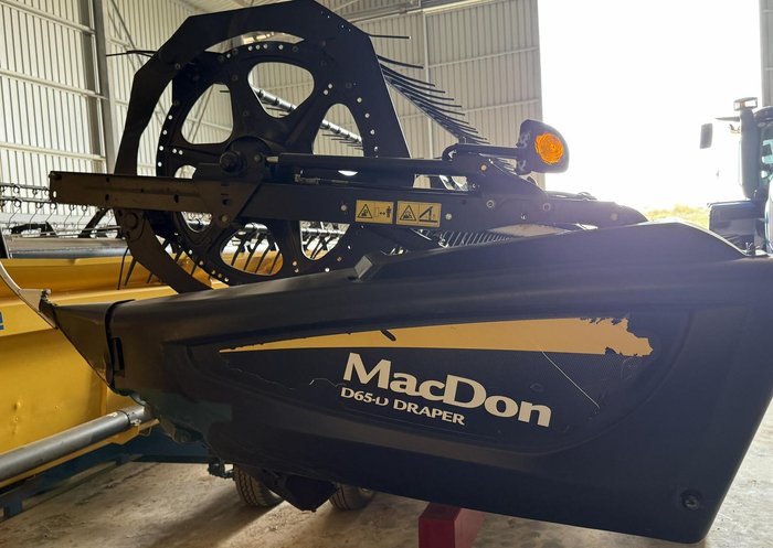 2017 MacDon D65