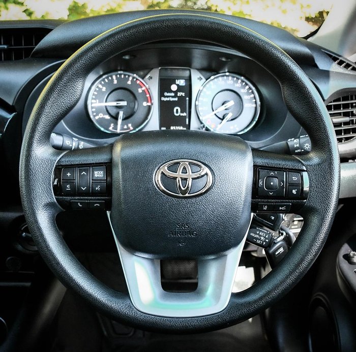 2022 Toyota Hilux SR