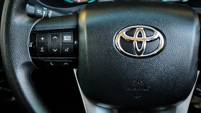 2022 Toyota Hilux SR