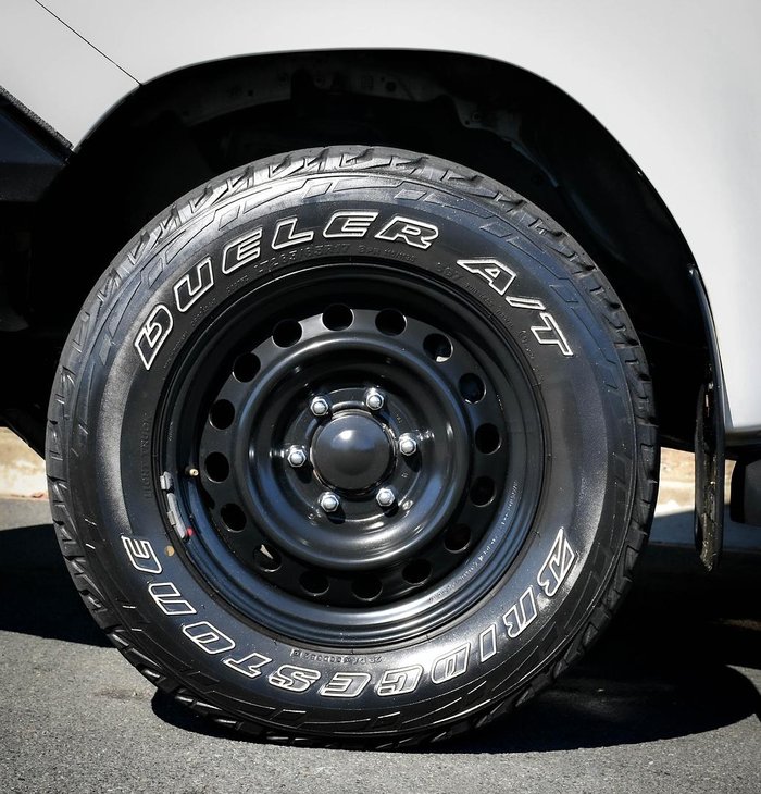 2022 Toyota Hilux SR