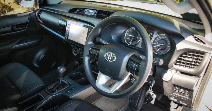 2022 Toyota Hilux SR