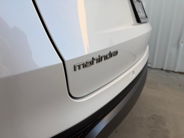2025 Mahindra XUV700 AX7