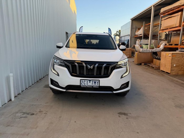 2025 Mahindra XUV700 AX7