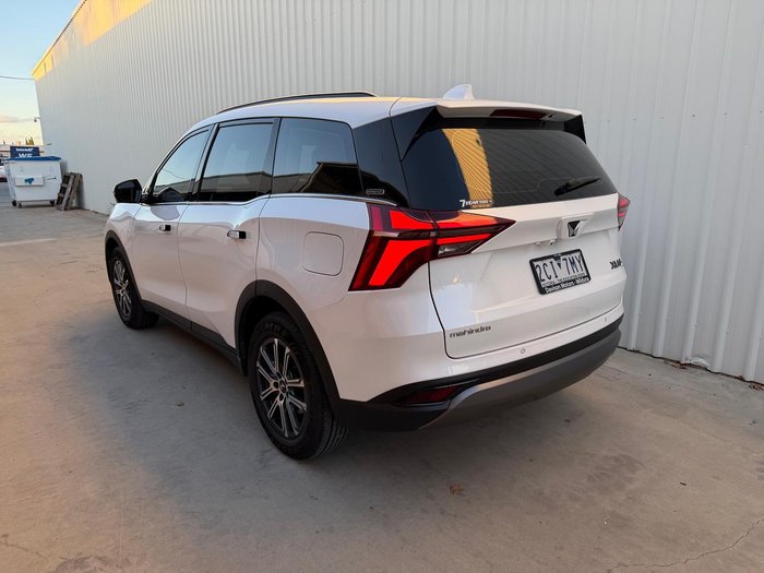 2025 Mahindra XUV700 AX7