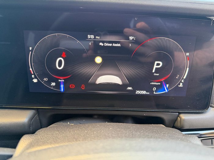 2025 Mahindra XUV700 AX7