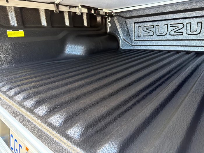 2025 Isuzu D-MAX BLADE