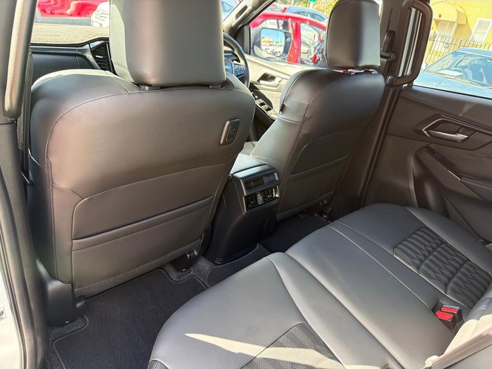 2025 Isuzu D-MAX BLADE
