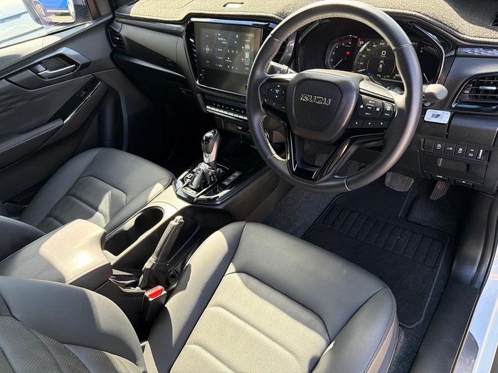 2025 Isuzu D-MAX BLADE