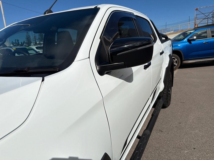 2025 Isuzu D-MAX BLADE