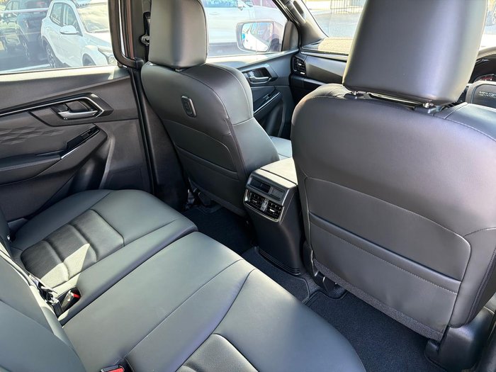 2025 Isuzu D-MAX BLADE