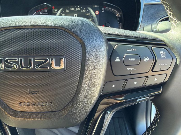 2025 Isuzu D-MAX BLADE