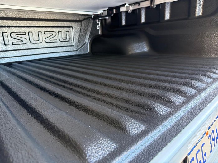 2025 Isuzu D-MAX BLADE
