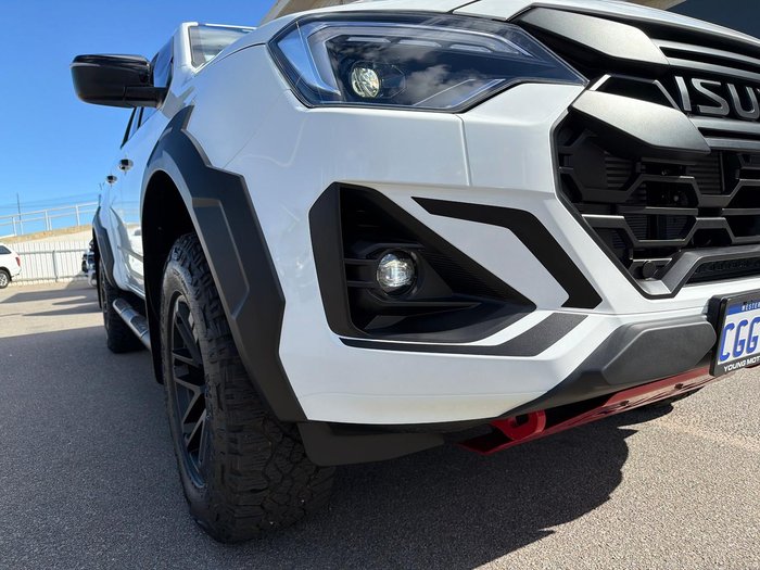 2025 Isuzu D-MAX BLADE