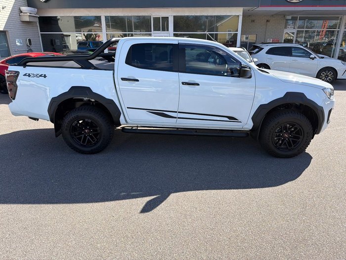 2025 Isuzu D-MAX BLADE