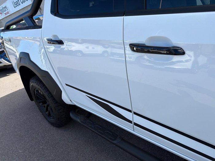 2025 Isuzu D-MAX BLADE