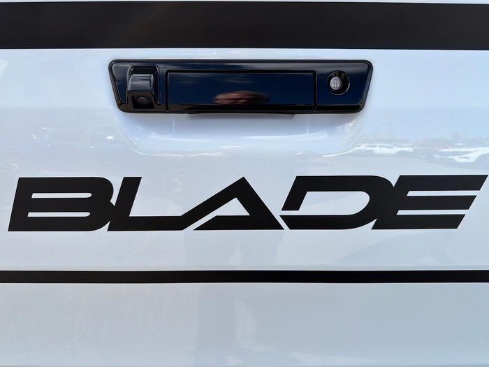 2025 Isuzu D-MAX BLADE