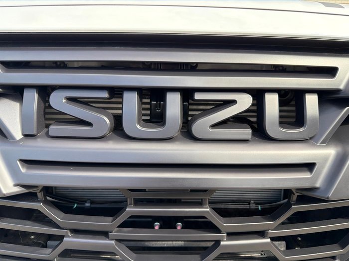 2025 Isuzu D-MAX BLADE
