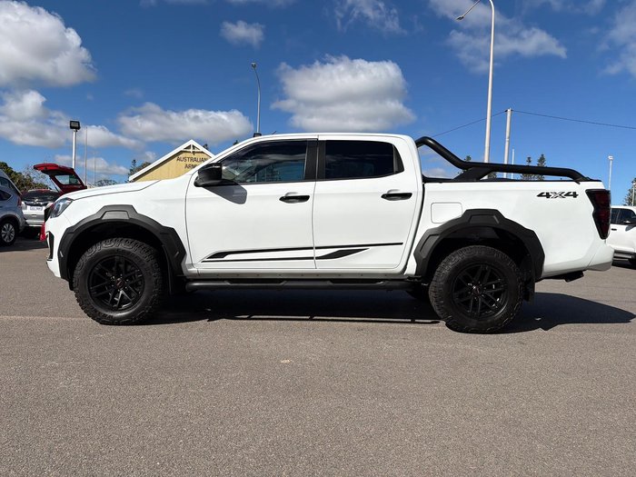 2025 Isuzu D-MAX BLADE
