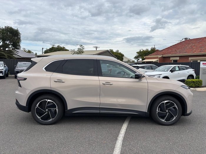 2025 MG MGS5 EV Essence 62 ZS3EM MY25 Champagne Gold