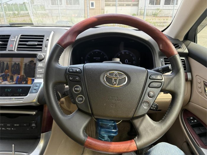 2011 Toyota Crown