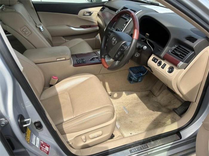 2011 Toyota Crown