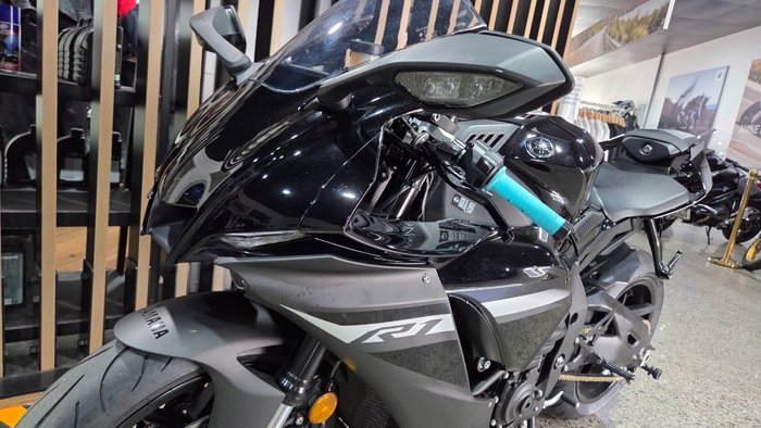 2024 Yamaha YZF-R1 Black