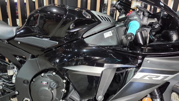 2024 Yamaha YZF-R1 Black