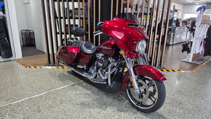 2017 Harley-Davidson FLHXS STREET GLIDE SPECIAL RED