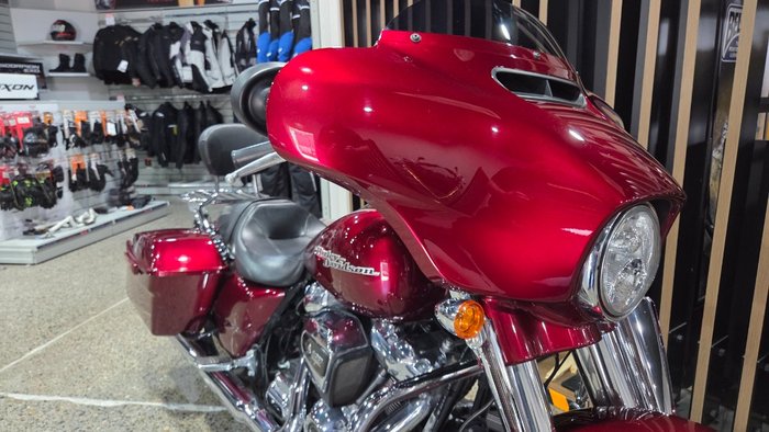 2017 Harley-Davidson FLHXS STREET GLIDE SPECIAL RED