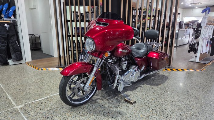 2017 Harley-Davidson FLHXS STREET GLIDE SPECIAL RED