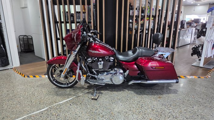 2017 Harley-Davidson FLHXS STREET GLIDE SPECIAL RED