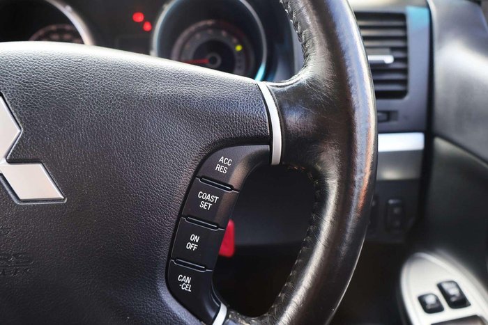 2014 Mitsubishi Pajero VR-X