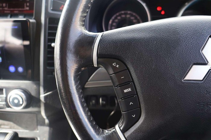 2014 Mitsubishi Pajero VR-X