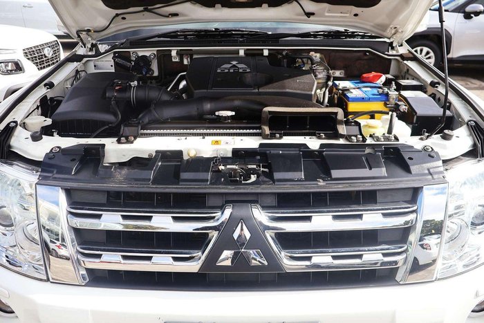 2014 Mitsubishi Pajero VR-X