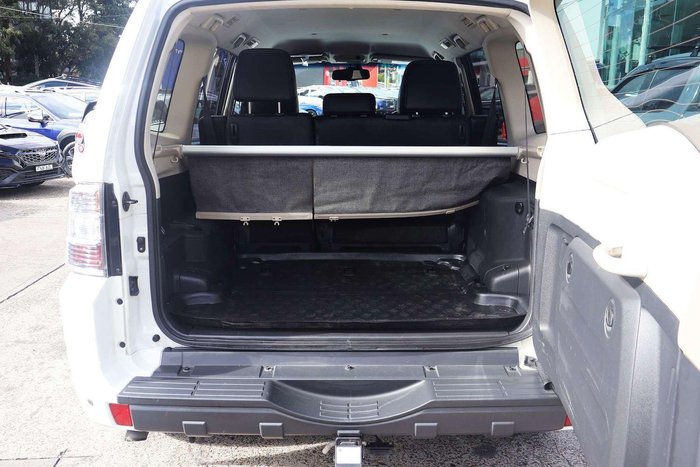 2014 Mitsubishi Pajero VR-X