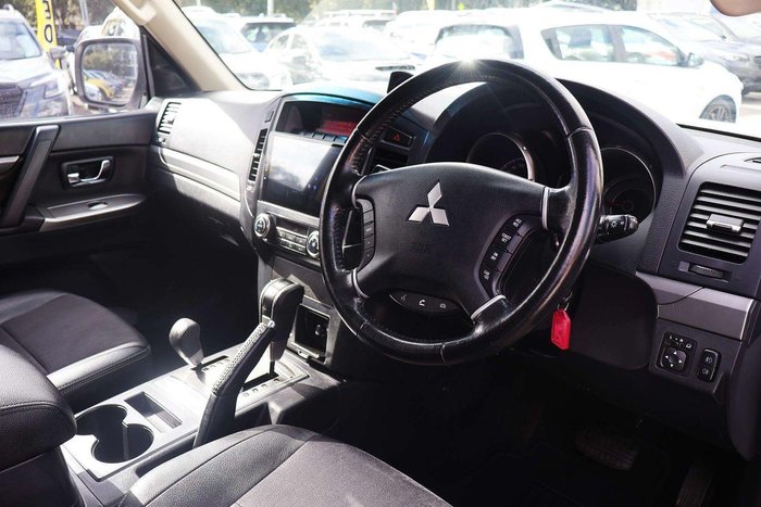 2014 Mitsubishi Pajero VR-X
