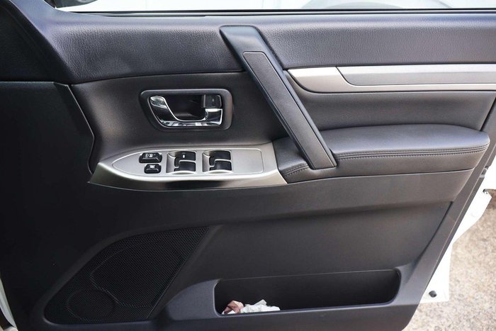 2014 Mitsubishi Pajero VR-X