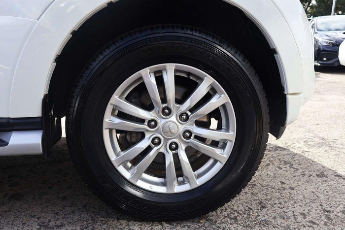 2014 Mitsubishi Pajero VR-X