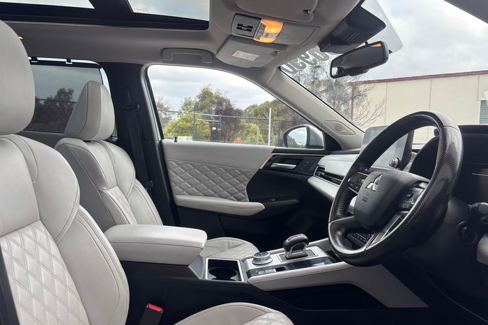 2021 Mitsubishi Outlander Exceed