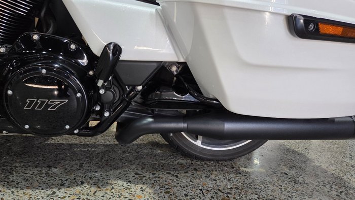 2024 Harley-Davidson FLHX STREET GLIDE (117) WHITE