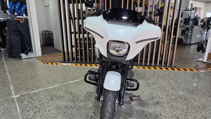 2024 Harley-Davidson FLHX STREET GLIDE (117) WHITE