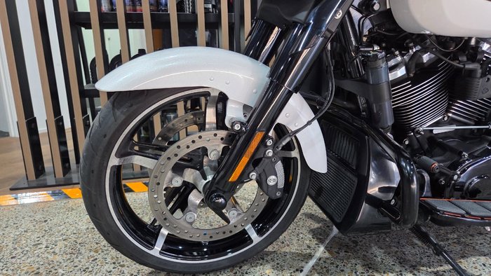 2024 Harley-Davidson FLHX STREET GLIDE (117) WHITE