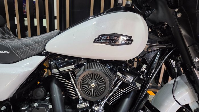2024 Harley-Davidson FLHX STREET GLIDE (117) WHITE