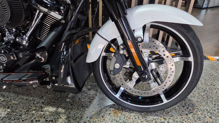 2024 Harley-Davidson FLHX STREET GLIDE (117) WHITE